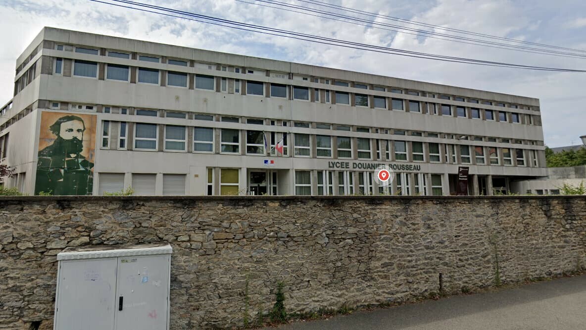 Mayenne: une bombe artisanale explose dans un lycée de Laval sans faire de blessés l.bfmtv.com/axMs