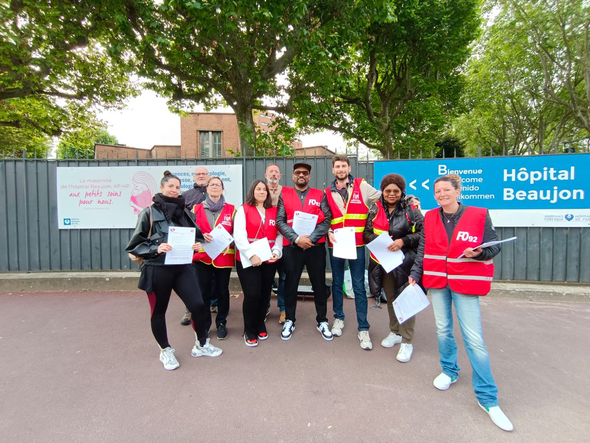 1000 tracts diffusés ce matin pour un CESSEZ LE FEU immédiat en Palestine. De l'argent pour la santé ! Pas pour la guerre!