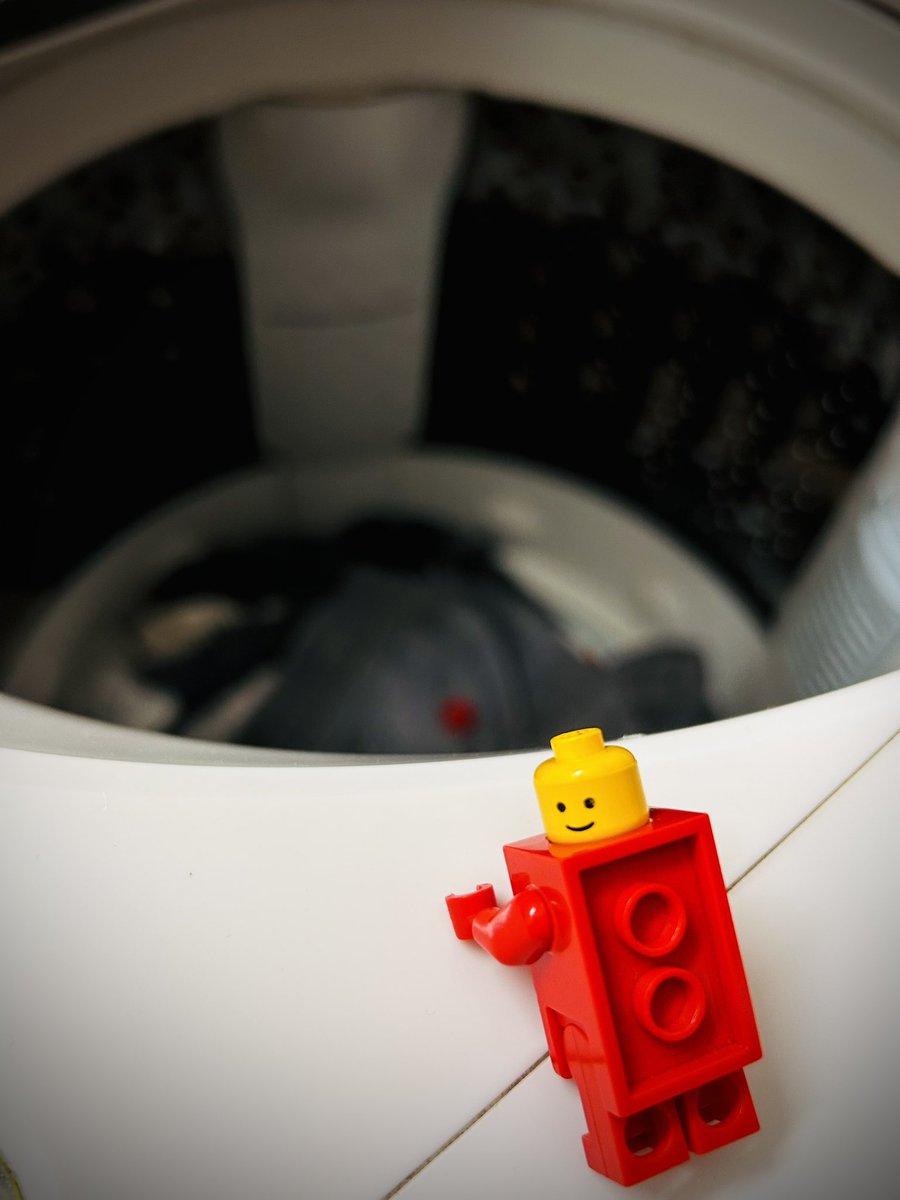 「あぁ、、僕の帽子が、、」

#lego 
#legophotography 
#minifigures 
#photo
#写真
#写真好きな人と繋がりたい 
#レゴ
#ミニフィグ
