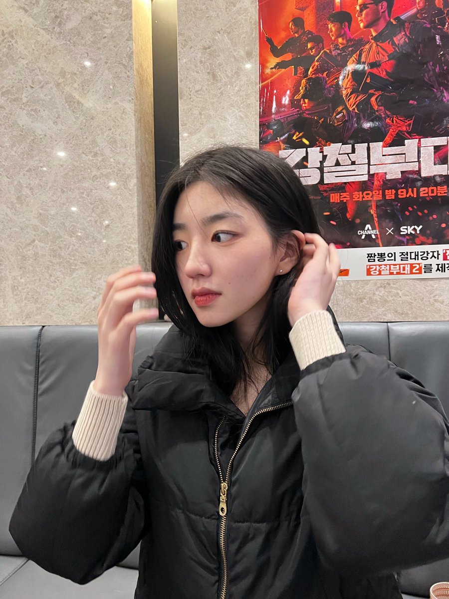 loossemble_glbl's tweet photo. Hyunjin on ‘Girls Never Die’ by tripleS:

“This song… just has it… has that dawg in it”

Hyunjin went on to say she sees similarity with tripleS and herself which is probably why she liked the song so much 

© @litell_johnn 

 #루셈블 #Loossemble @Loossemble_twt https://t.co/bRnCUCn6g0