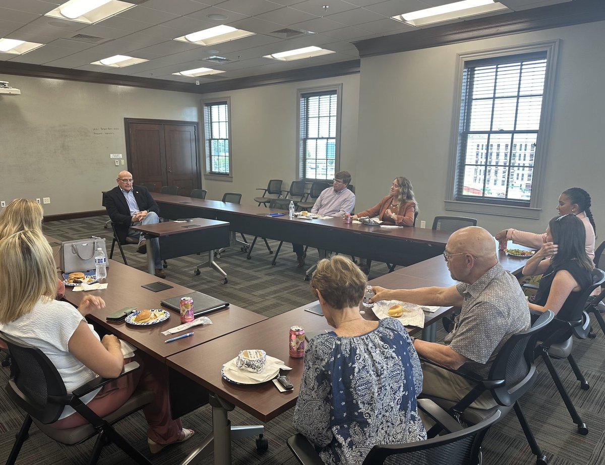 We had a great 12@12 discussion with Ret. LTG L. Neil Thurgood yesterday.

It was a fascinating discussion on what makes a good leader. He shared insights from his diverse leadership roles and emphasized that the most important thing a leader can do is to truly know themselves.