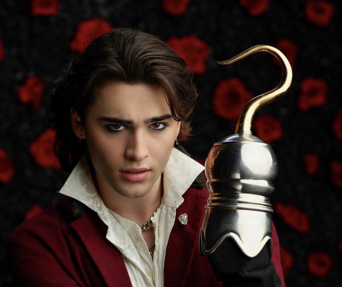 DetectivesBr's tweet image. Ele vai causar em auradon 🔥

Joshua Colley será O Capitão Gancho em Descendentes 4 ,  estreia em Julho !!