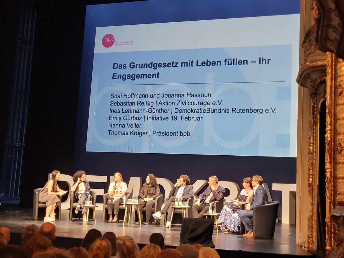 ultras_gg's tweet photo. Danke und verdiente Auszeichnung an alle Preisträger ❤️ @azpirna / @19FebruarHanau / @HannaVeiler / @ShaiHoffmann / #JouannaHassoun und DemokratieBündnis #Rutenberg e.V,
#75JahreGrundgesetz #75JahreGG
Festakt zum #TagDesGrundgesetzes https://t.co/4JWvEC9a61