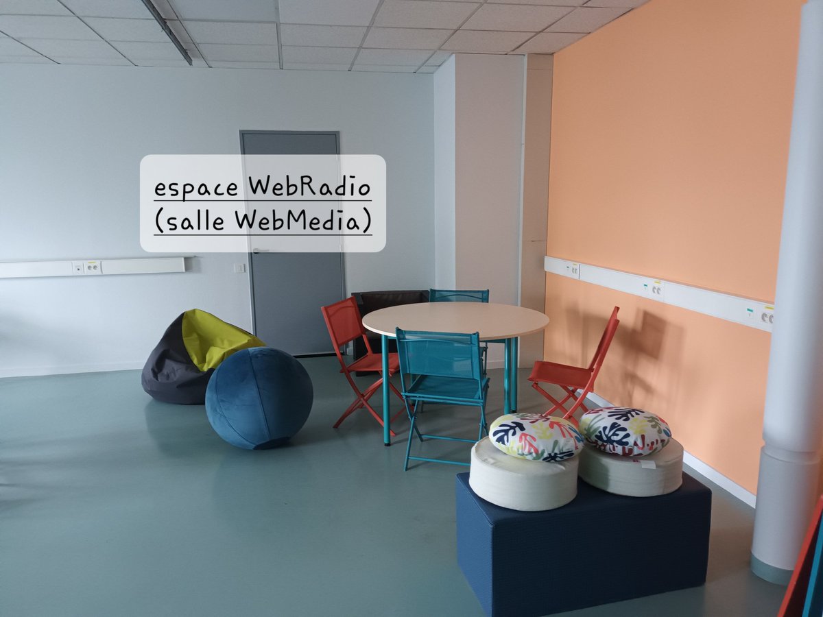 Espace Webradio. 
Mais où est donc passé le matériel ? Il est déjà prêté au collège de Cornimont. 
#TNE88
#Ambition21
<a href="/dane_nancy_metz/">DRANE Nancy-Metz</a> 
#CCVCSO
<a href="/Dsden88/">DSDEN des Vosges</a> 
#mutualisationdumateriel
#numerique