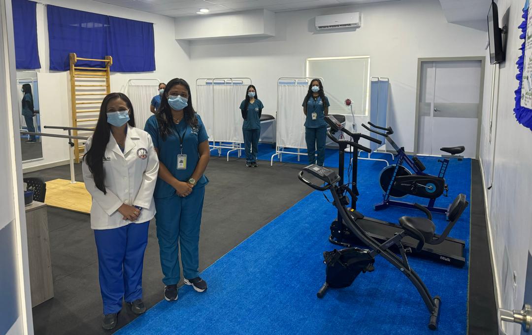 FerrerSandrea's tweet photo. Desde la #FANB seguimos fortaleciendo el Subsistema de Salud Militar en bienestar de los Soldados y Soldadas de la Patria y del pueblo venezolano como línea estratégica en materia social  de nuestro Presidente y CJ @NicolasMaduro https://t.co/ikw15G8ZrX