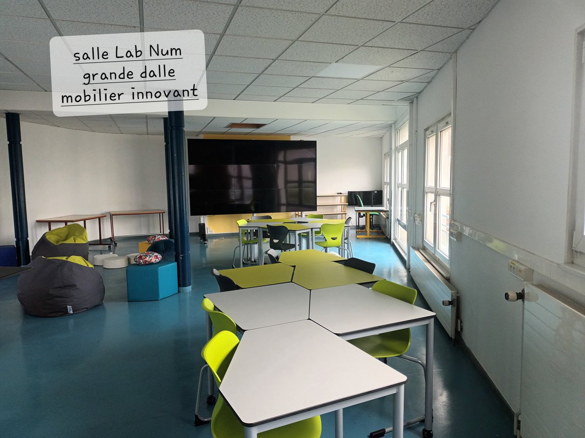 Salle LabNum du laboratoire numérique de Darney. 
#archiclasse
#autreformescolaire
#TNE88
<a href="/dane_nancy_metz/">DRANE Nancy-Metz</a> 
<a href="/Dsden88/">DSDEN des Vosges</a> 
#CCVCSO