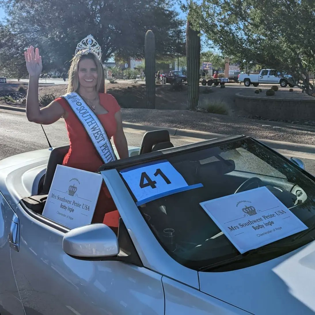 BarbyIngle's tweet photo. I love parades! they bring community, purpose, awareness and family together! #UniversalPetite #UniversalPetiteDreamJourney #RoadToUniversalPetite #EliteMsPetiteThailand #BarbyIngle https://t.co/Oq0oEY6mqS