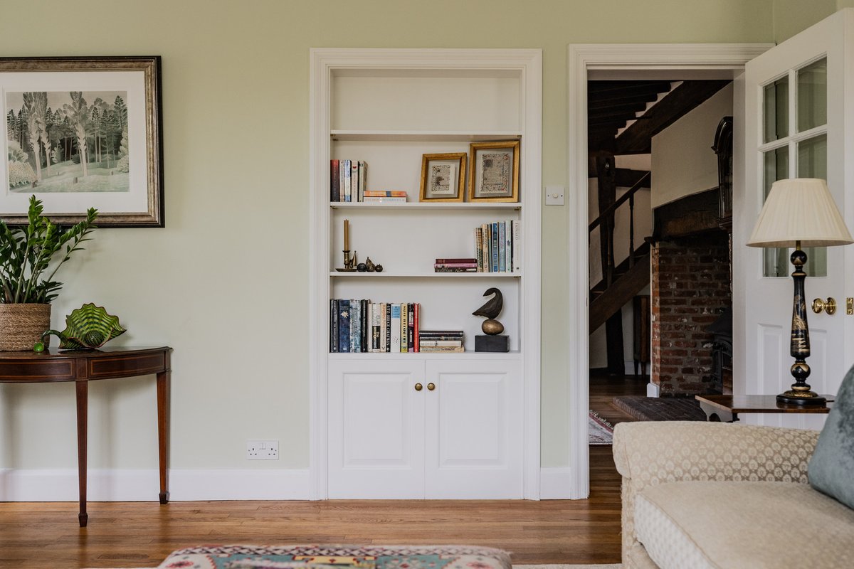 HenryPryor's tweet photo. Ok, I need a soft Post Office, a getaway car & £1.2m!
My #HouseOfTheWeek is this glorious listed Suffolk house. Just look, a whole field of cowslips!
🔗 https://t.co/C8E6Jh3OSL