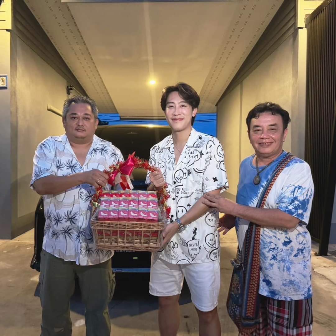 ฉันรู้ว่าน้องฉันต้องให้อภัยเขาอยู่แล้ว... 
แต่แซะ3วัน ส่งตัวแทนกับ1กระเช้าขอโทษส่วนตัวไม่ให้สื่อสัมซะด้วย ทั้งที่แซะแบบสาธารณะมันดูใจหมาไปหน่อย ฉันจะรับบทนางร้ายเอง ไม่ให้อภัยและไม่ให้ค่าและจะจำไว้ในบัญชีหนังหมาไว้เลย😎

#ร้านที่เหี้ยที่สุดในมุกดาหาร