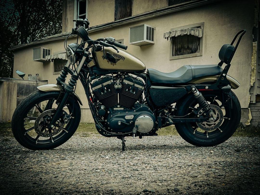 🤘#harleydavidson #harley #harleydavidsonmotorcycles #harleydavidsongalicia #harleydavidsongirl #harleygirl #harleylife #bikergirl #garajeclandestino #iron883 #streetrod #fortyeight #lowrider #fatboy #softail #breakout #streetbob #roadgilde #rodadking #vrodmuscle #custom #motobik