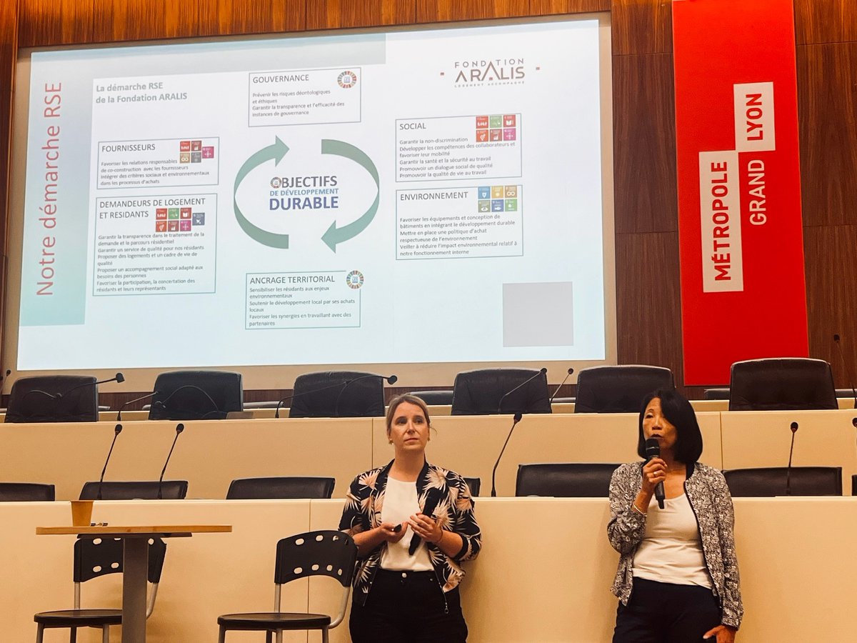 UriopssARA's tweet photo. 🌍 [En direct] Journée #décarbonation des #ESSMS
🔶Retours d'expérience de la fiche levier énergie identifiée par @theShiftPR0JECT
➡️Réflexion RSE sur les constructions et réhabilitations avec Emmeline PROBST, directrice patrimoine &amp; Laetitia Pao, Resp. RSE, @FondationARALIS https://t.co/0oTX7YPNHM