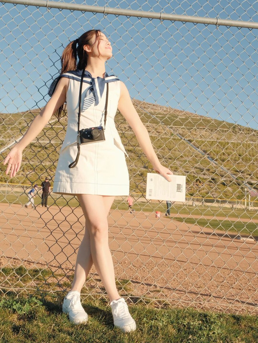 Wearing my student uniform, I feel nostalgic joy. Watching students play baseball, I recall happy memories and dreams fulfilled.