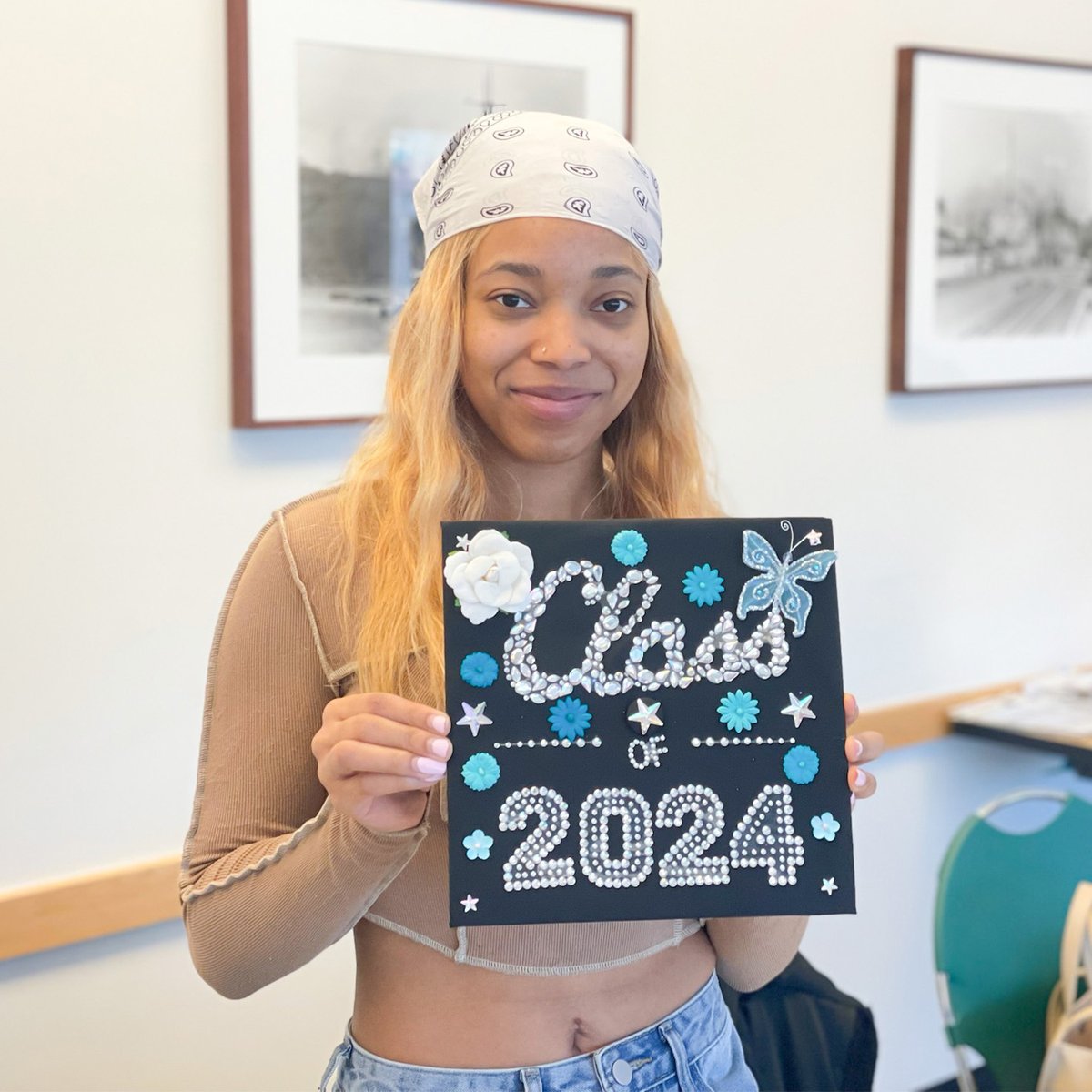 BaruchCollege's tweet photo. 🎨 ANNDD Voialla! Oh, we didn't see you there!✨✨ 

We don't want to give it all away, but here's a sneak peek of some of the exciting grad cap artworks you might see on #GraduationDay from our bearcats! 🐾🎉🌈

#Baruch2024 #GradCap #CapDecorations #Art #CUNY #NYC https://t.co/rimZj5ObGp