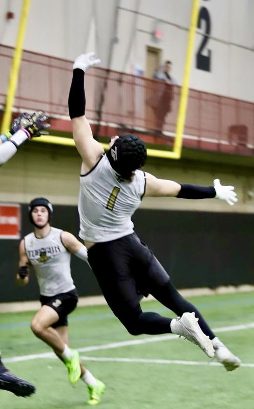 COACH HOFF (@topgunqb) on Twitter photo #Congrats to #TopGunChicagoExpress7v7 #2025 #DB <a href="/NoahVandy21/">Noah Van De Voorde DB 2025</a> on winning ALL 3 #Combine events (#40ydDash, #ProShuttle & #BroadJump) this #7v7 season! #SeeYouattheTOP, bud! #TGTF
👍🏻👊🏻✝️🚂✈️🏈 #Congrats to #TopGunChicagoExpress7v7 #2025 #DB <a href="/NoahVandy21/">Noah Van De Voorde DB 2025</a> on winning ALL 3 #Combine events (#40ydDash, #ProShuttle & #BroadJump) this #7v7 season! #SeeYouattheTOP, bud! #TGTF
👍🏻👊🏻✝️🚂✈️🏈