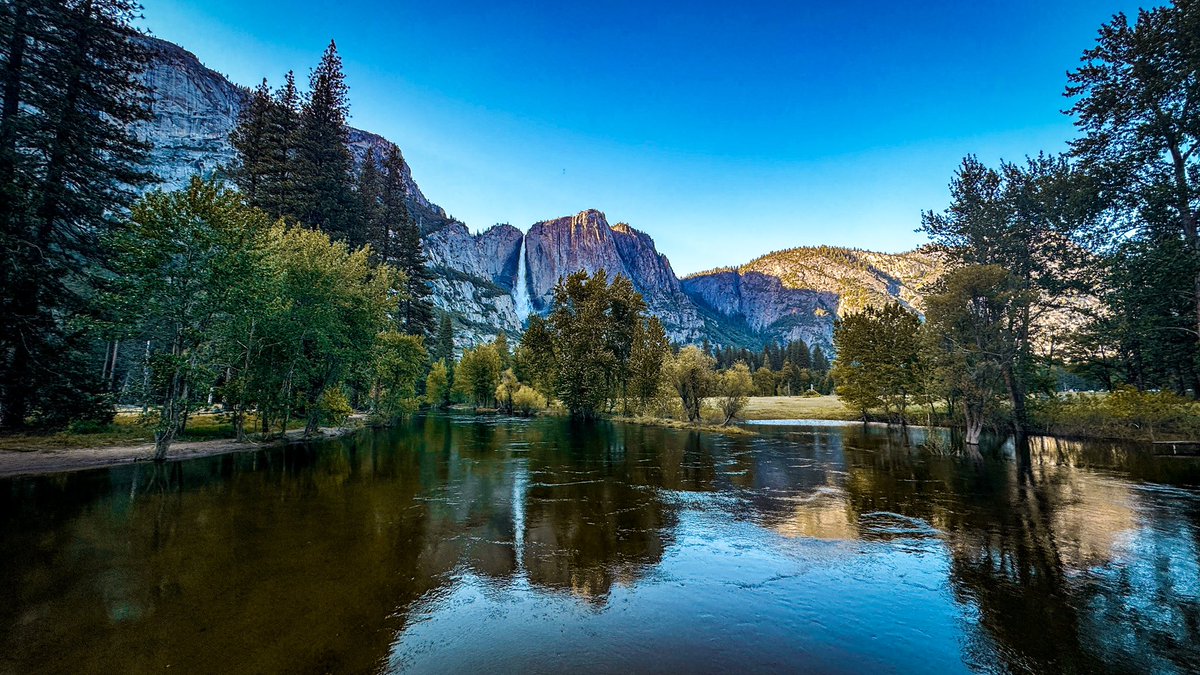 mythiXTrinity's tweet photo. Yosemite c’est clairement la plus belle chose que j’ai vu de ma vie ! Impossible de rendre hommage aux paysages en photo tellement c’était gigantesque.

Vraiment la nature dans toute sa splendeur 🌞 #trinitrip https://t.co/oa8jF58RhN