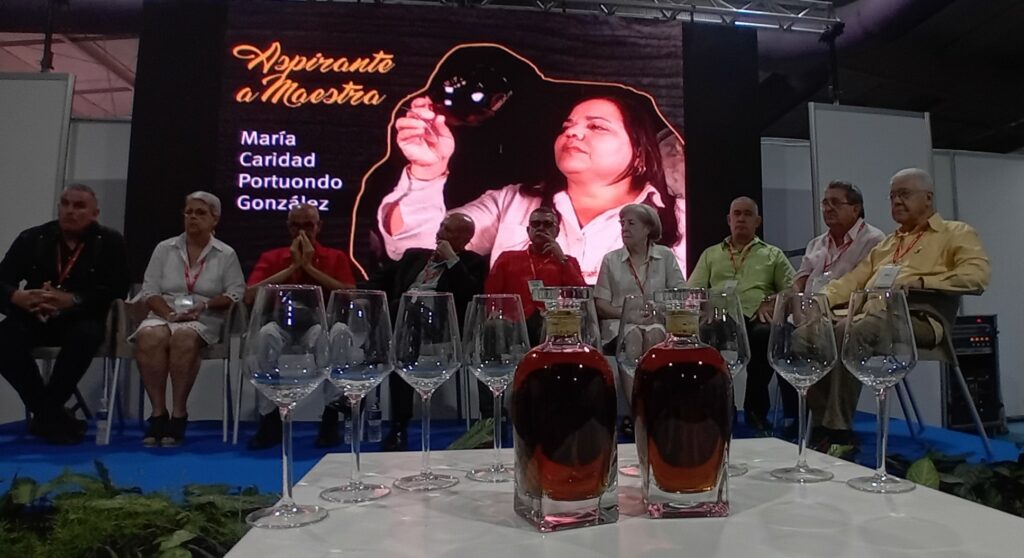 TTC_Cuba's tweet photo. 🥃Los #rones, productos premium cubanos, acapararon la atención de la segunda jornada de la Feria Internacional de Alimentos, Bebidas, Envases y Tecnología Alimentaria que se desarrolla en Pabexpo, La Habana.
Vea👇
https://t.co/5ulOfT5EfX
#ferias #alimento #AlimentosCuba #Cuba https://t.co/IRpJME2tkJ