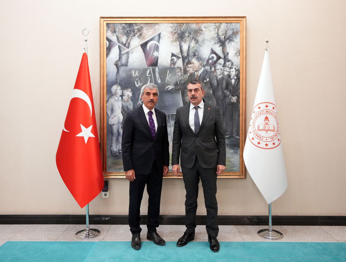 ahmetsalihdal's tweet photo. Milli Eğitim Bakanımız Sayın @Yusuf__Tekin ile görüşme gerçekleştirdik.  Kilis’teki okulların durumu hakkında istişarede bulunduk. İlimizdeki eğitim kalitesini arttırmak üzere  eğitim öğretim faaliyetlerini görüştük. 
Misafirperverliği için teşekkür ederim. https://t.co/izzTdrsYcW