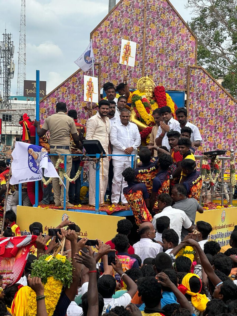 VijayAnban_offl's tweet photo. #தலைவர்தளபதி @actorvijay Anna அறிவுறுத்தலின்படி

இன்று
கழக பொதுச்செயலாளர் @BussyAnand அவர்கள்
#தமிழகவெற்றிக்கழகம் சார்பில், பேரரசர் பெரும்பிடுகுமுத்தரையர் அவர்களின் சதய விழாவை முன்னிட்டு  திருச்சியில் உள்ள அவரது திருவுருவச் சிலைக்கு மாலை அணிவித்து மரியாதை செய்தார் 

#TVKVijay https://t.co/qcAYU0FB1N