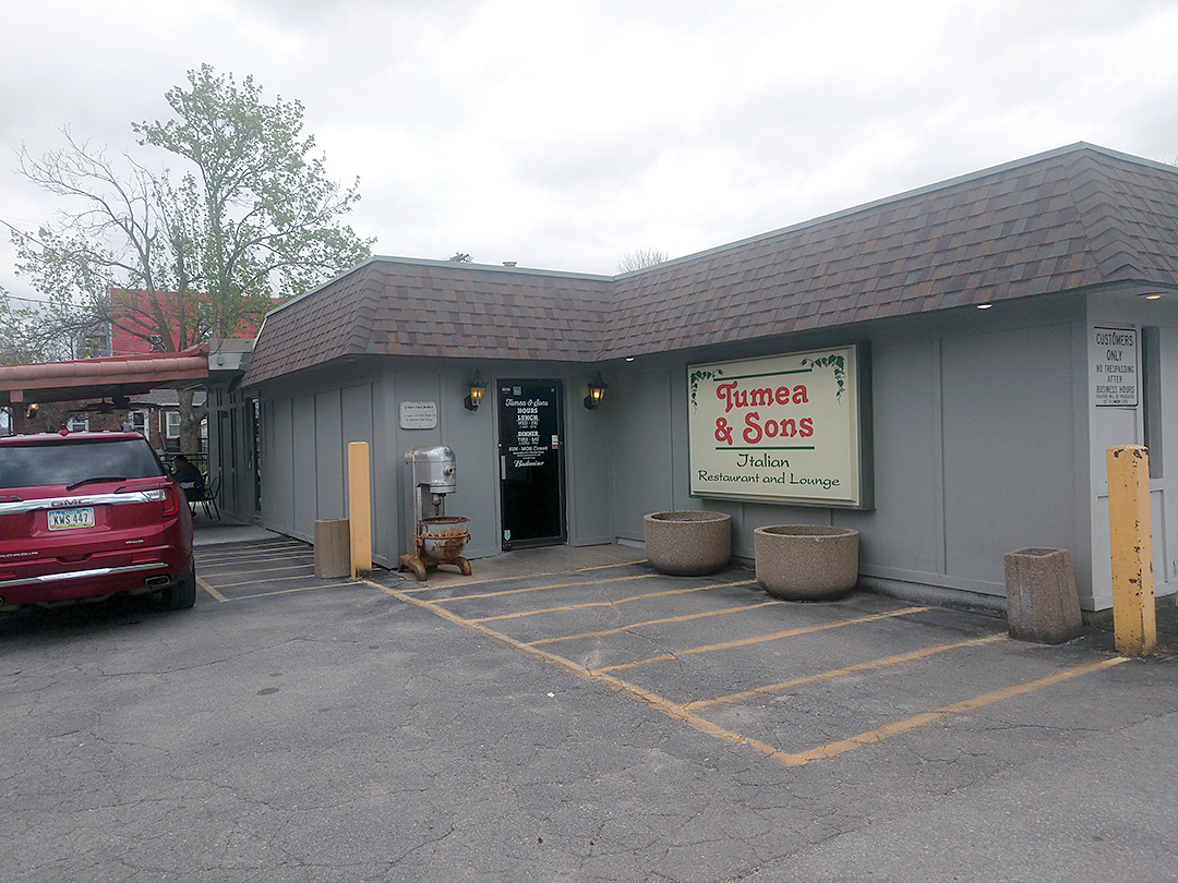 FOOD DUDE: Tumea & Sons is a veritable heirloom — The meaning of “heirloom” has been extended this century in American vernacular. It’s not just for nouns anymore. I have seen it used to describe baseball fans, tomatoes, pigs, brand new wrist watches ... dmcityview.com/food-dude/2024…