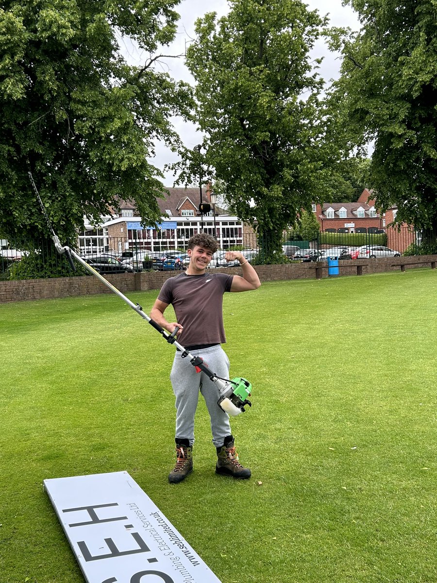 Thank you to Tom for tidying the hedge up by the advertising boards today @WombourneC. Think it’s cost @Adbrad1972 a takeaway later👍