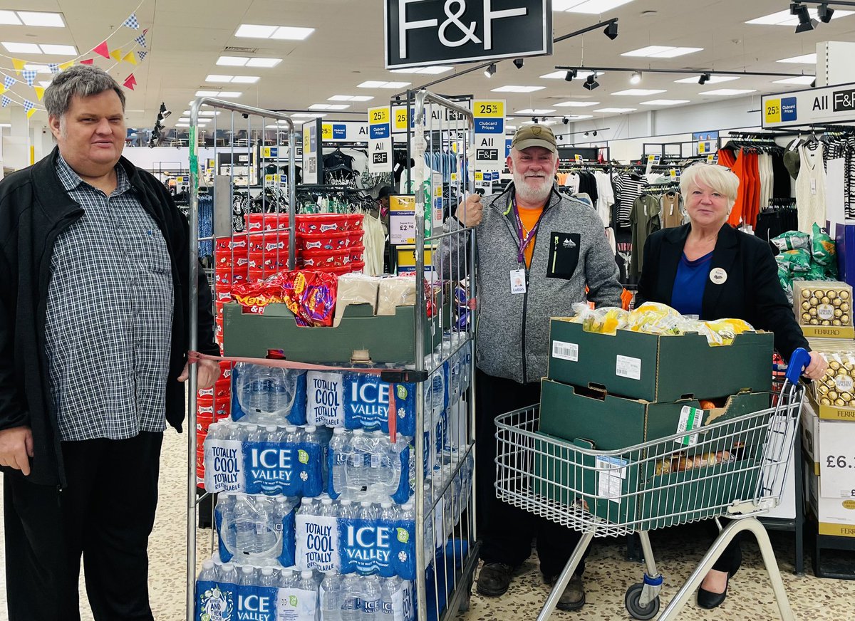 Karen Linley (@karenlinley_) on Twitter photo Donations today from <a href="/Tesco/">Tesco</a> Dunstable to support #radio1bigweekend. Refreshments provided for the festival makers πβ€οΈ #StepForwardLuton
<a href="/S_eastwood/">Scott Griffwood π³οΈβπ</a> <a href="/lutoncouncil/">Luton Council</a> <a href="/StepForwardLTN/">Step Forward Luton</a> <a href="/SineadMcNamara3/">Sinead McNamara</a> Donations today from <a href="/Tesco/">Tesco</a> Dunstable to support #radio1bigweekend. Refreshments provided for the festival makers πβ€οΈ #StepForwardLuton
<a href="/S_eastwood/">Scott Griffwood π³οΈβπ</a> <a href="/lutoncouncil/">Luton Council</a> <a href="/StepForwardLTN/">Step Forward Luton</a> <a href="/SineadMcNamara3/">Sinead McNamara</a>