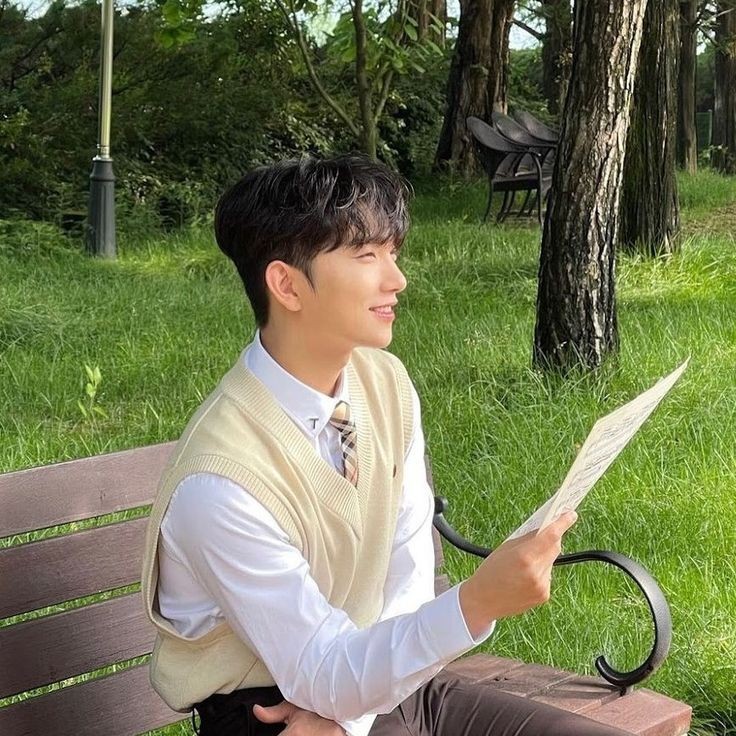 shujinglebells's tweet photo. MISTERYOSO!

a #seoksoo few tweets au where in

— Joshua repeatedly dreams about the same adorable person every night, but what happens when the same guy from his dreams appears in reality and turns out to be the exact opposite of the person Joshua imagined. https://t.co/5DCSgI6zDN