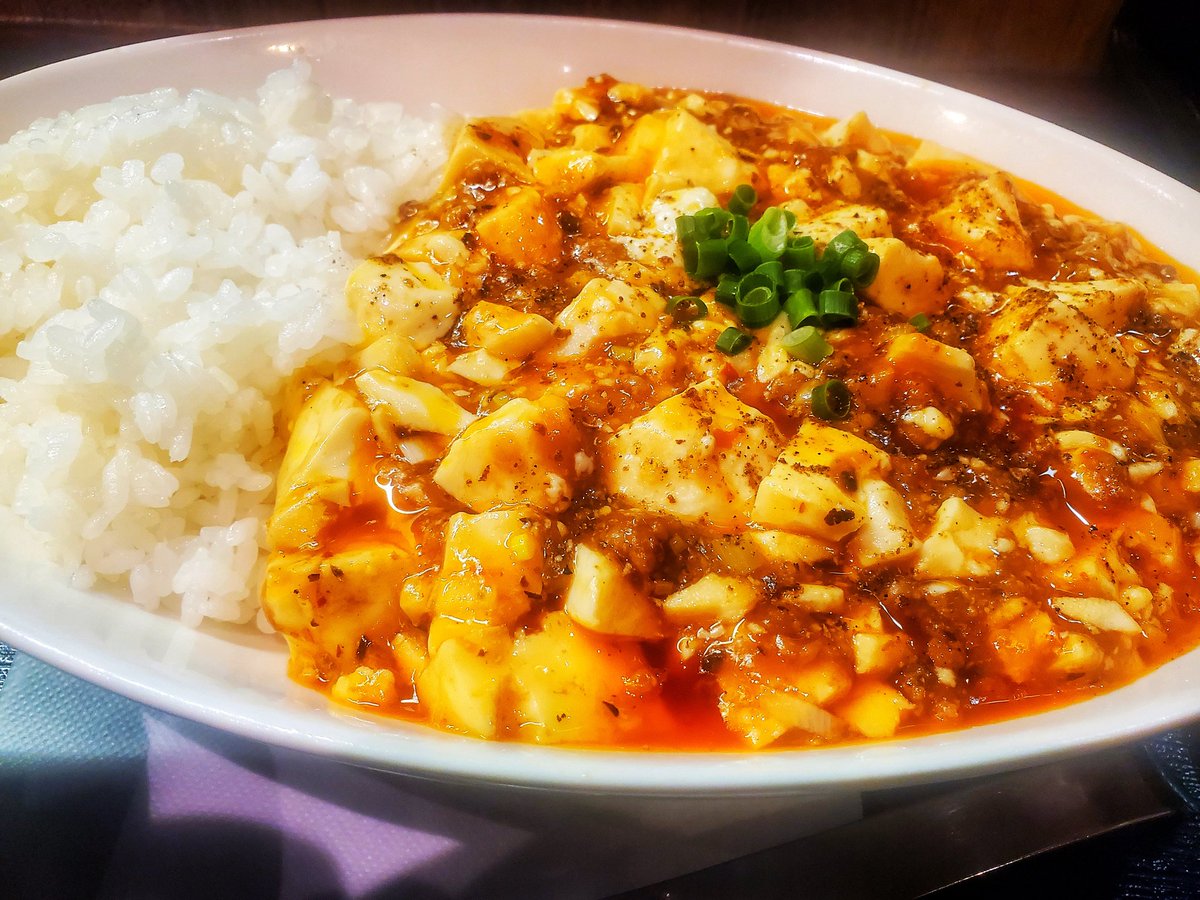 bigdada1011's tweet photo. 最近は仕事終わりに会社近くの
行きつけの町中華屋のカウンターで
独りで1日の疲れとストレスを🍺で
流し込み...結果...呑みながら静かに
仕事してるDADAです🙇🎶
最近は人の出入り激しく...色んなトラブルあるけど！それは、いつも通り！
刺激あって丁度良い毎日...押忍。 https://t.co/Tzqc8en7FP