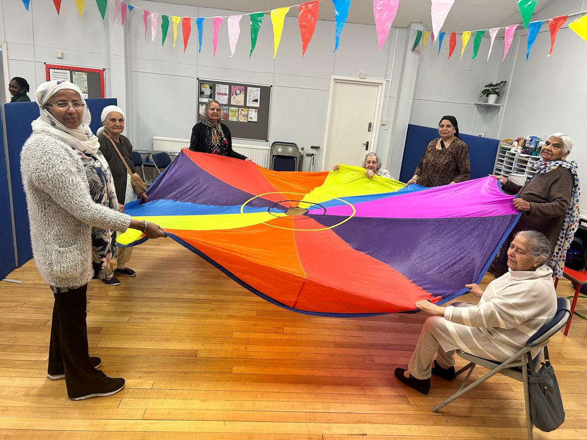 BD4Family's tweet photo. Our Gems over 50’s daycentre enjoying their #fitness class and helping to raise money for @DementiaUK at their bake sale 💎 @ActAsOneBDC @SouthArea @BenOxlade1 @CNet_Bradford @bradfordmdc #friendship #HealthAndWellness https://t.co/XHR80xL0mX