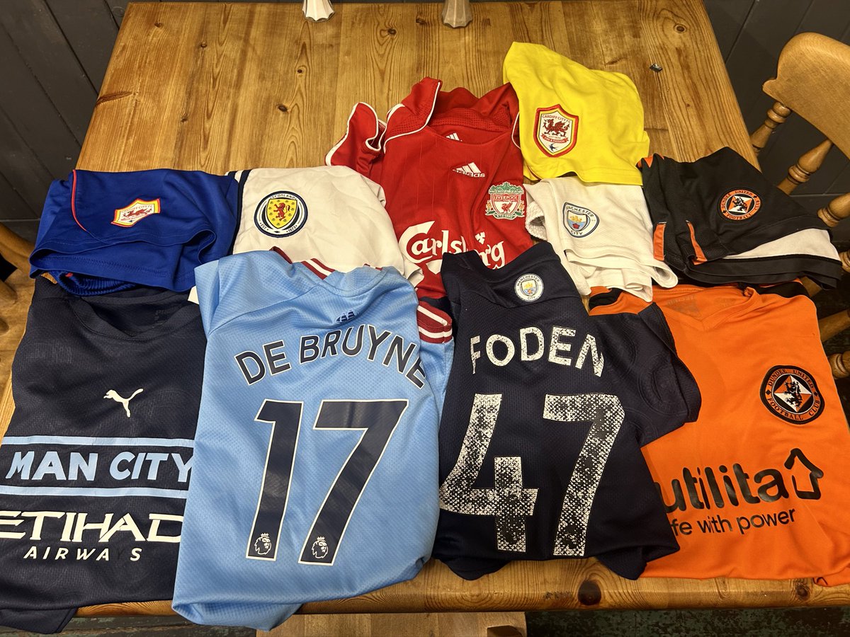 £30 all in on a kids bundle. Dundee is XLY with matching shorts. Others are mainly 26-28 size.