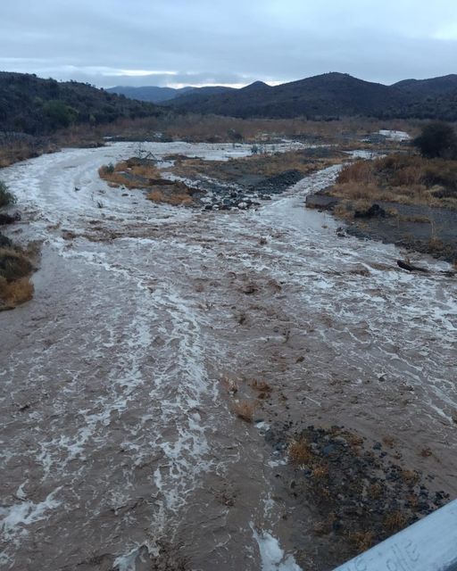 #Limarí Regresó el agua al Río Cogotí en la comuna de #Combarbalá Así se observa desde el puente La Ligua. En algunos puntos el balance de agua caída es de 31.9 mm