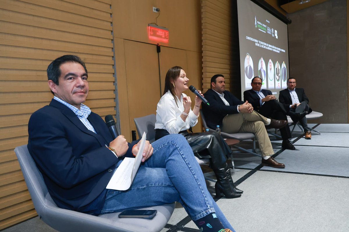 También participan: <a href="/promigasoficial/">Promigas</a>, con Marco Sanjuan, Ger. Innovación; Manuel Leyva, VP. de Crecimiento de <a href="/EsenttiaSA/">Esenttia</a>, Reinaldo Villarreal, Dir. de Audacia (Centro de Desarrollo Tecnológico e Innovación de IA y Robótica) <a href="/unisimon/">Unisimón</a> y modera Jose García de <a href="/ELTIEMPO/">EL TIEMPO</a>.