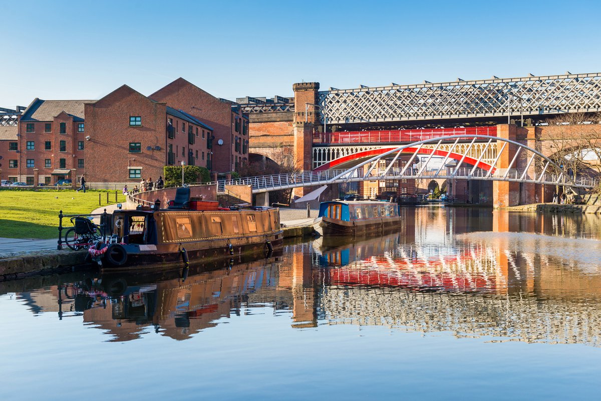 🚶 Walking is a great way to keep active and there's lots of evidence that spending time near water improves your wellbeing.  

Check out these great options in Manchester from @CanalRiverTrust ⬇️ (1/4)