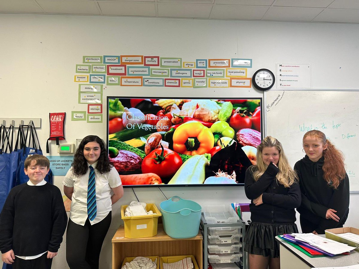 We are super proud of these 1P1 pupils for the work they put into these incredible presentations 🌟 They showcased a deep understanding and creative insights into the "Eat Well to Feel Well" unit of work. Great job everyone! 👏 <a href="/CalderheadHS/">Calderhead HS</a>