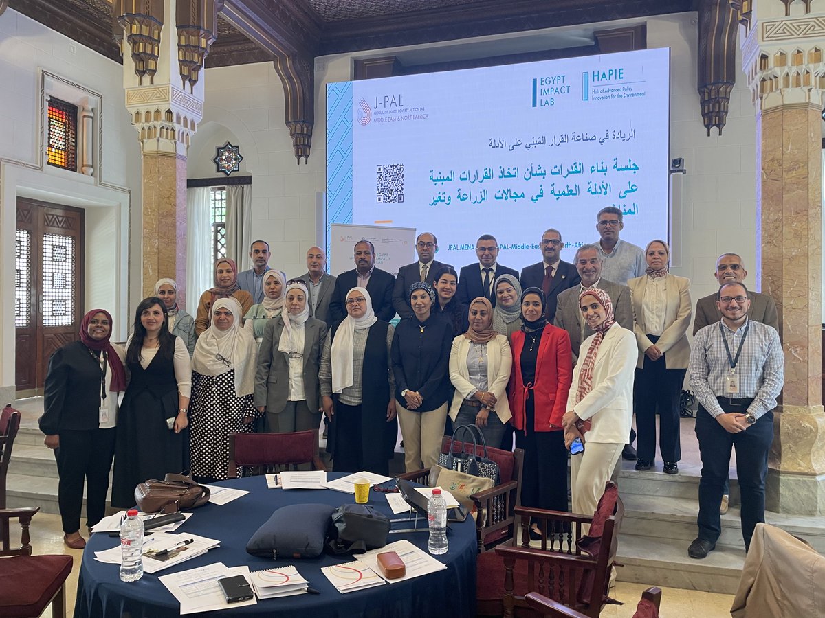📍J-PAL MENA’s Hub of Advanced Policy Innovations for the Environment (HAPIE) held a capacity building workshop, titled “Leading for Evidence Informed Decision Making” on Sunday, May 19th. (1/3)