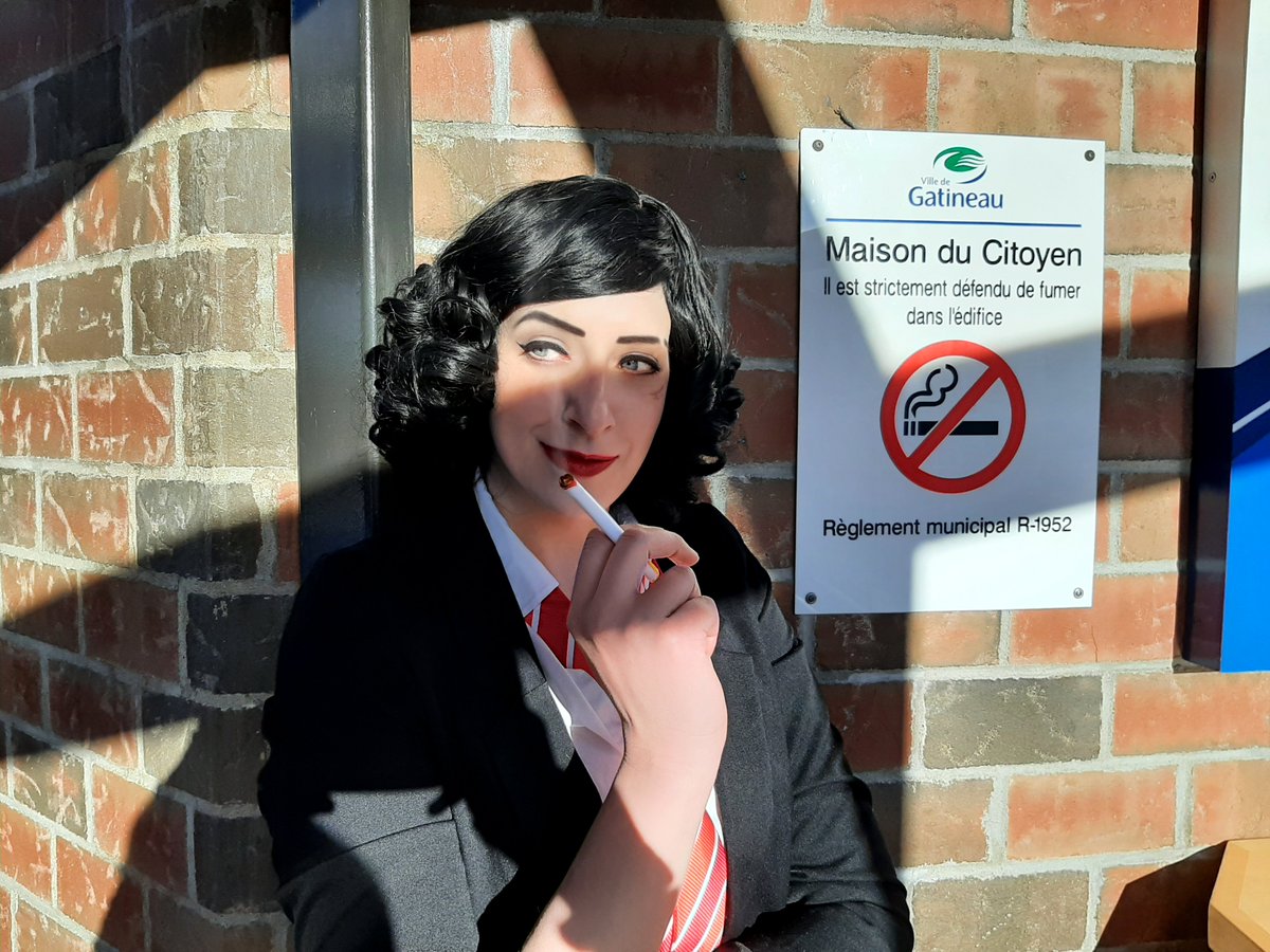 AgentSheenah's tweet photo. Non-smoking? 🚭
Agent York says "F*ck the rules! " 🤣
📷: my friend
(fake cig)
#deadlypremonition #agentyork https://t.co/pSf9vW4WlQ