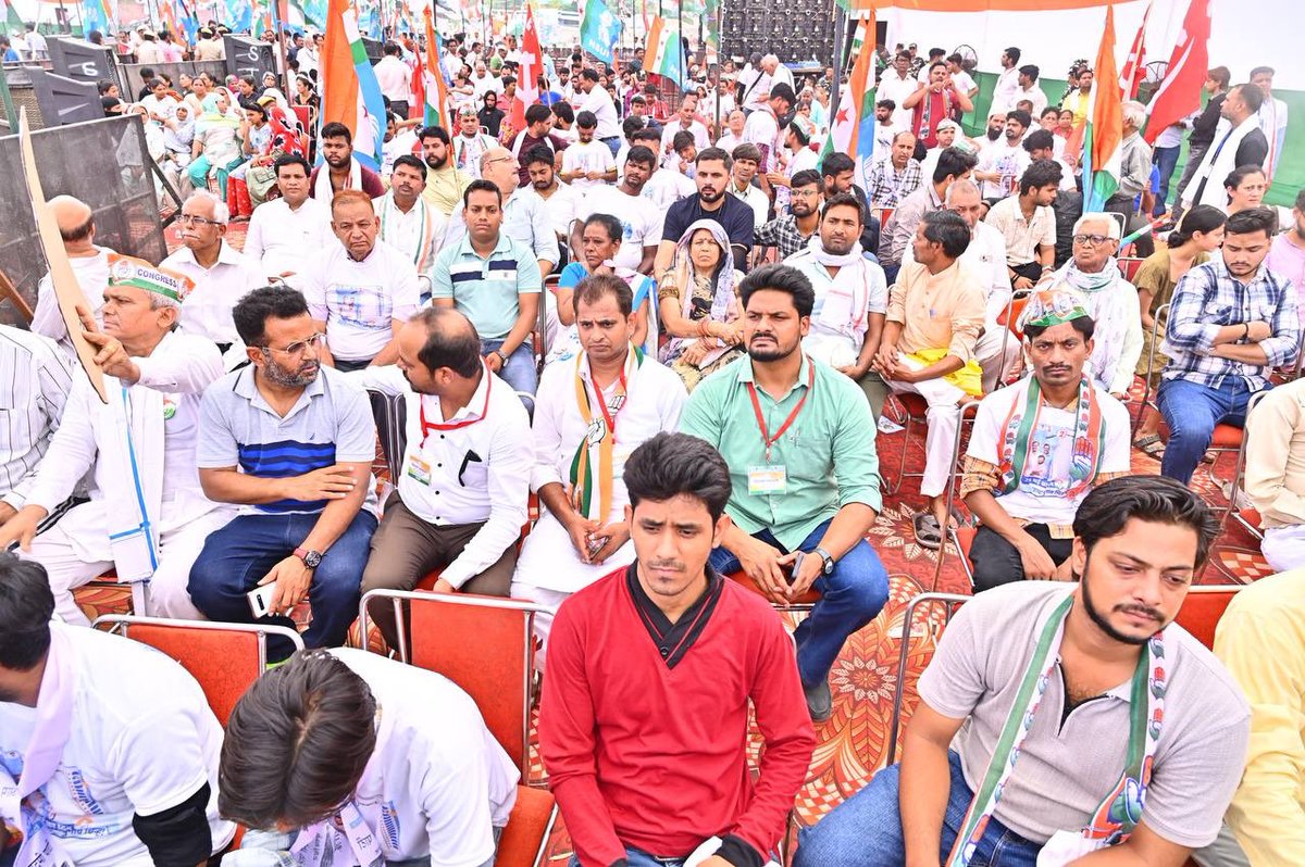 SachinPilot's tweet photo. लोकसभा नॉर्थ ईस्ट दिल्ली में @RahulGandhi जी ने कांग्रेस प्रत्याशी @kanhaiyakumar जी के समर्थन में आयोजित जनसभा को संबोधित किया।

5 न्याय पर विश्वास है,
जनता का आशीर्वाद
कांग्रेस के साथ है...

हाथ बदलेगा हालात✋

@kcvenugopalmp @devendrayadvinc
@INCIndia 
@INCDelhi https://t.co/wBiIgVXyv7