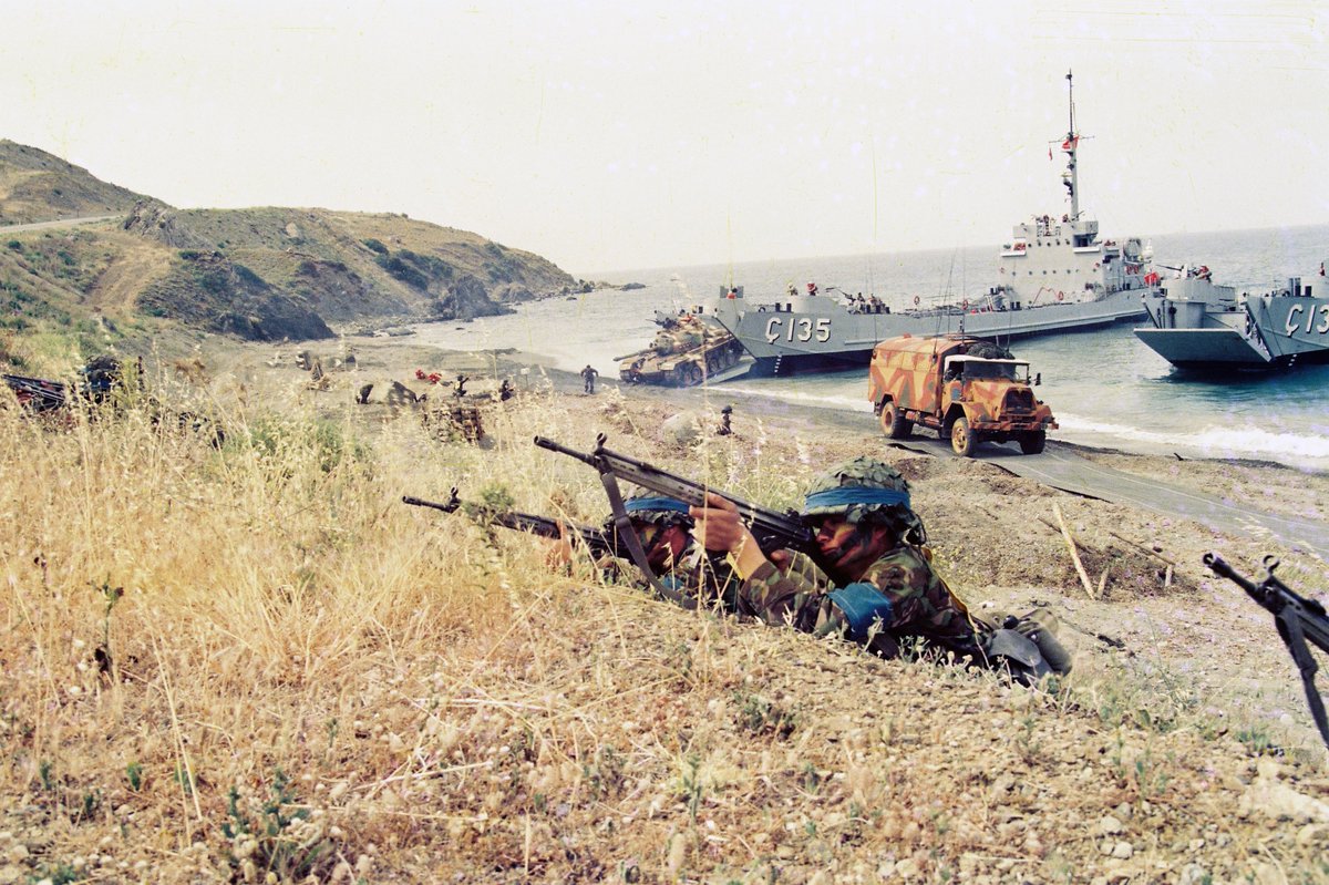 tcsavunma's tweet photo. 1992 yılına ait EFES Tatbikatı’ndan tarihi fotoğraflar… 🇹🇷

#MillîSavunmaBakanlığı #tbt https://t.co/DFZZPDO08X