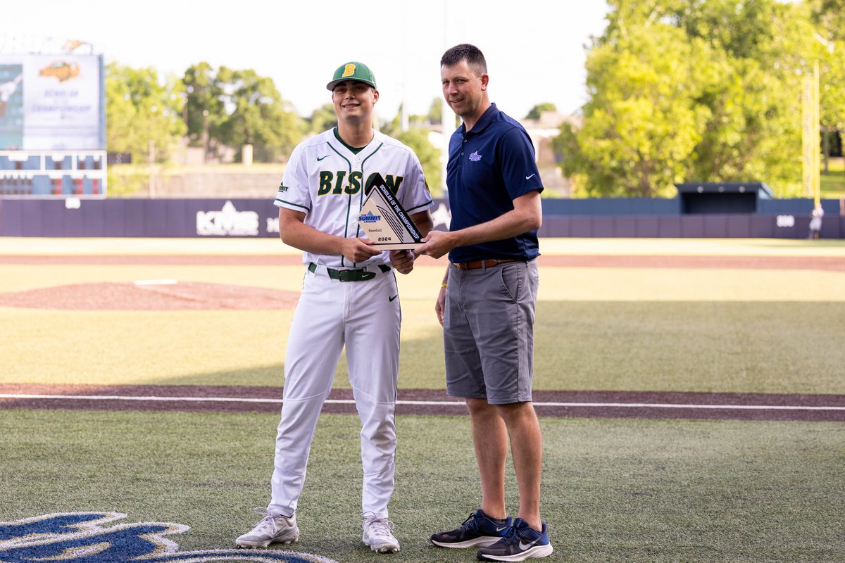 With a 4.0 GPA in electrical engineering, Bennett Freiter was named @TheSummitLeague Scholar of the Championship this year presented by JLG Architects! 📰: bit.ly/3WUFmFM