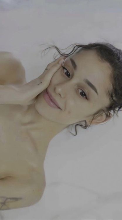 anxiouslxy's tweet photo. anyways i love her naturally https://t.co/R78YHicYLF
