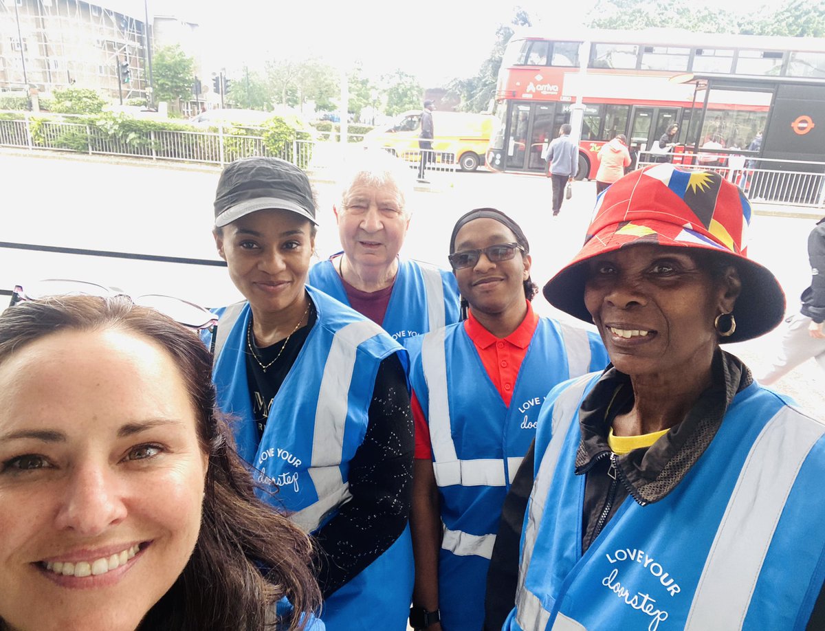 Our wonderful #Edmonton volunteers out helping to keep the kids safe after school! 4 months and going strong 👏 <a href="/MPSEnfield/">Enfield MPS</a> <a href="/metpoliceuk/">Metropolitan Police</a> #Enfield <a href="/LoveUrdoorstep/">Love Your DoorStep</a>