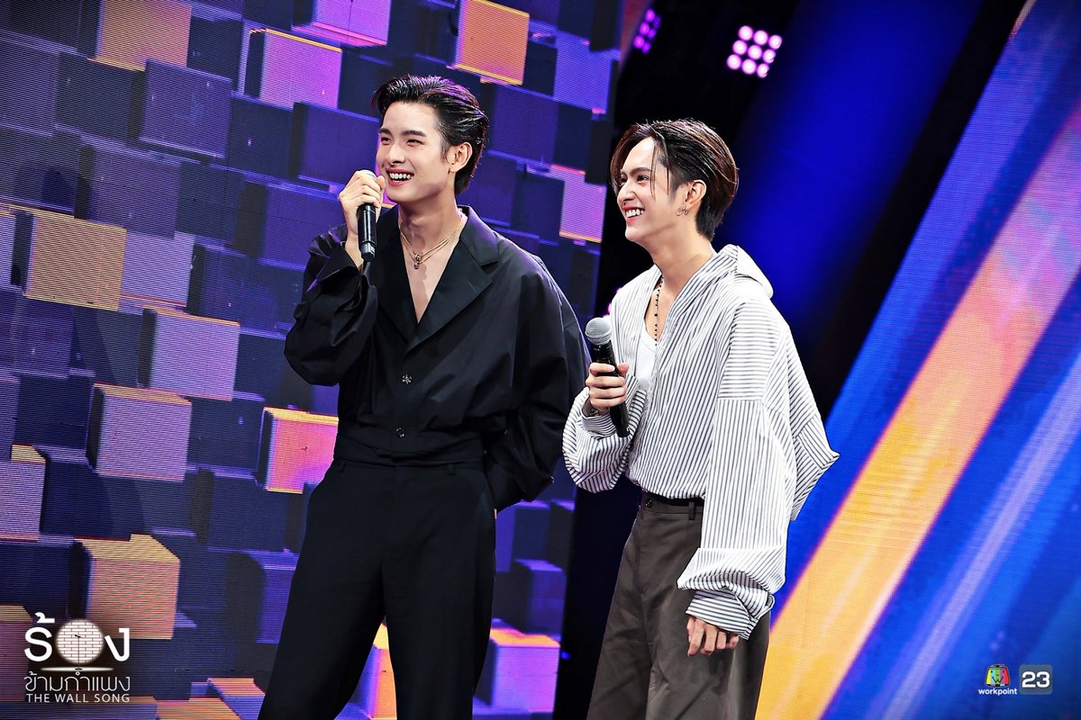 thewallsong's tweet photo. ใบ้กันจนหลงทาง Failed❌️ ตามมาติดๆ 2 หนุ่มไอดอล "ขุนพล &amp; คอปเปอร์" (วง BUS) เจอรุ่นพี่ในวงการอย่าง "ปอร์เช่ ศิวกร" หลอกแกงมาเซอร์ไพรส์อยู่หลังกำแพง

🎼 #ร้องข้ามกำแพง #TheWallSong ทุกวันพฤหัสบดี เวลา 20.05 น. #Workpoint #Workpoint23 https://t.co/kF4Tjm5pgM