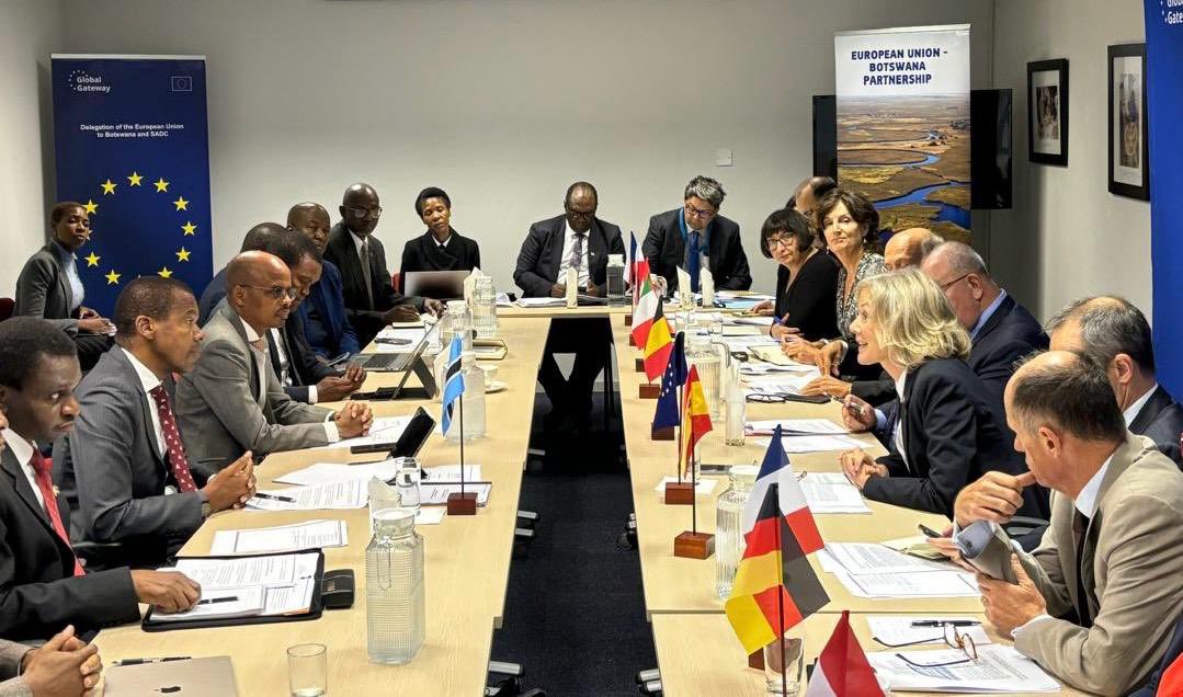 koenigsbrun's tweet photo. #TeamEurooe in #Botswana: Fruitful exchange with ๐ง๐ผHon Min Dr Lemogang Kwapa on econ diversification, job creation, green transformation and internat & SADC issues
๐ 1st EU BW Partnership Dialogue ๐ง๐ผ๐ช๐บ
@EUDELBotswana
@MFA_BW
@PetraPereyra
@AustriainZA ๐ฆ๐น
๐ซ๐ท๐ฉ๐ช๐ฎ๐น๐ช๐ธ๐ณ๐ฑ๐ง๐ช๐ฉ๐ฐ๐จ๐ฟ๐ต๐ฑ https://t.co/NSi0IkIATE