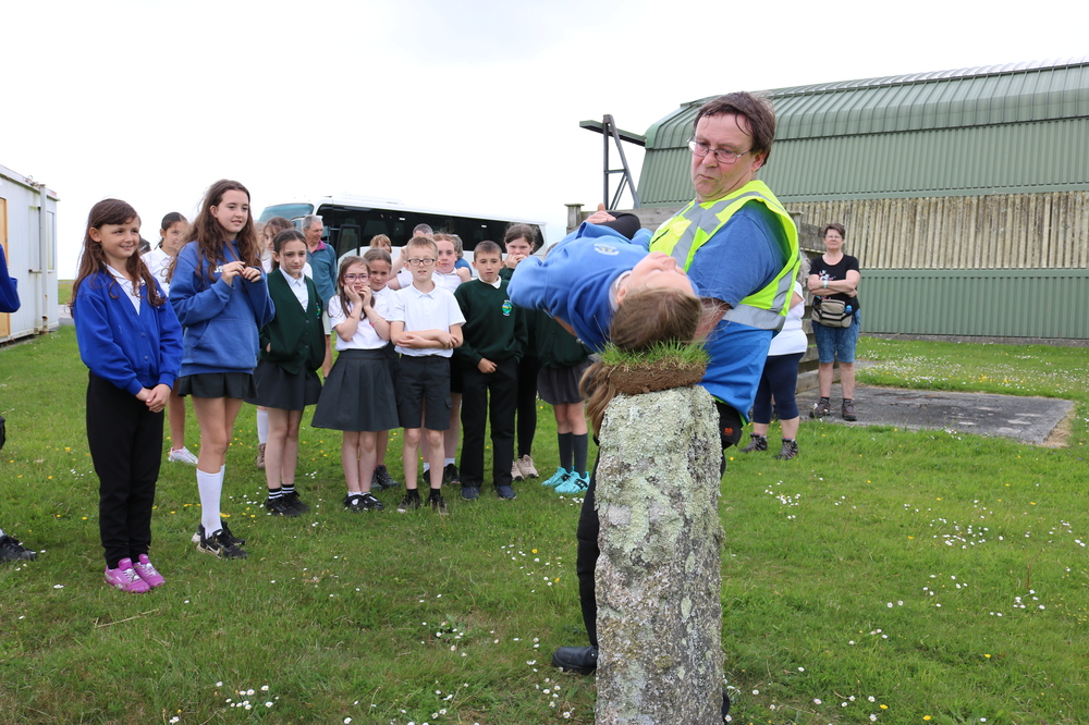 In an annual tradition almost as old as the Royal Navy itself, children had their heads bumped on boundary stones beside the airfield this week for the #Helston Beating of the Bounds. It was organised by Helston Town Council & @RoyalNavy sailors were pleased to join in too.