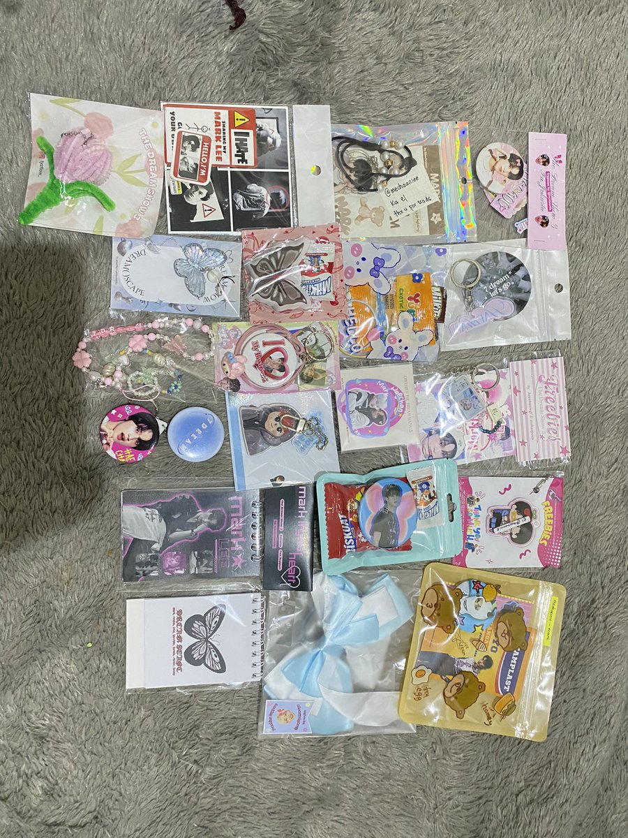 akhirnyaa konser kali ini dapet freebies lucu lucuu mostly mark lee💓 makasii buat kaka2 yg tiba2 ngasih freebies dan yang mau trade jugaa ama aku makasii banyaak yaaa🫶🏻 semoga nanti kitaa bisa bertemu lagii!!✨

latepost sorry😭