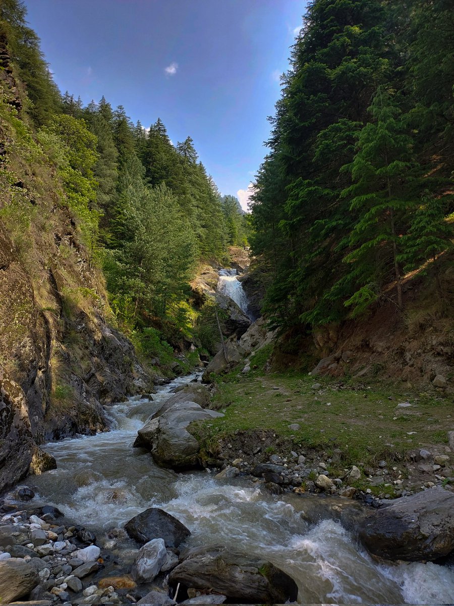 Reached this beautiful village of Dharali in the Harshil Valley of Uttarakhand. 

First time in this state and its beauty is breathtaking. 

The homestay where I'm staying is far from any road and we had to trek up to a mountain. 

Never stayed at a better place! ❤️