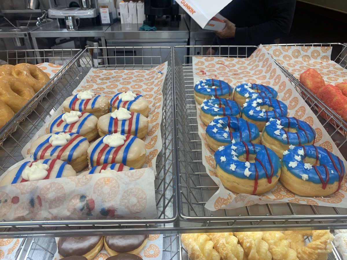 AtlantisCooking's tweet image. Donuts looking pastry-otic this fine morning.