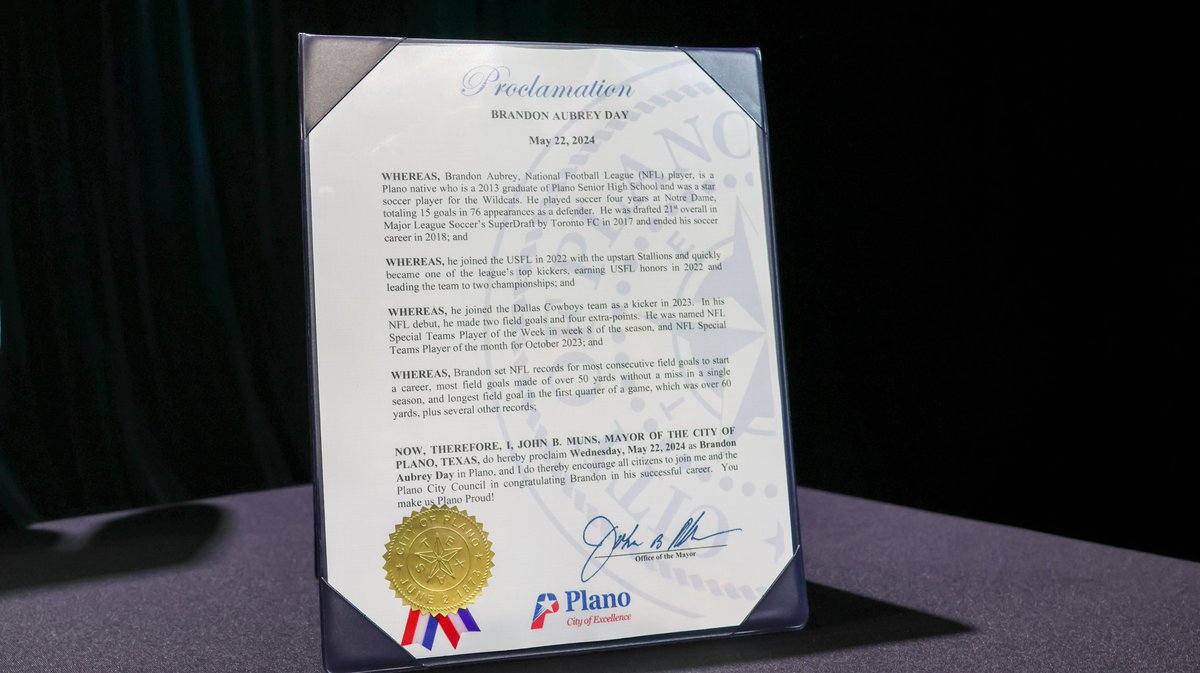 Plano_Schools's tweet photo. .@dallascowboys Kicker and @PSHSWildcats Alumnus Brandon Aubrey was honored by @cityofplanotx on Wednesday. Mayor John Muns, also a PSHS graduate, presented Brandon a key to the city!🗝️Mayor Muns also proclaimed May 22, 2024 as Brandon Aubrey Day.
#LevelUpPlanoISD https://t.co/Nk9GrPtdVs