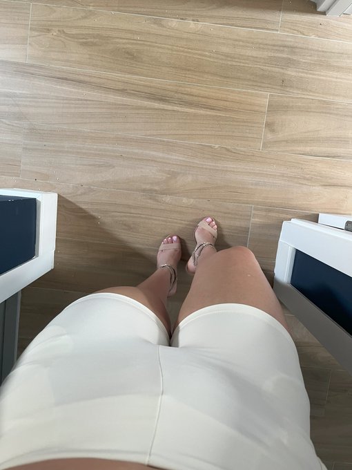 Ready to go out 🤭 https://t.co/qJjl0Sw7Iw https://t.co/jWVEwp8Gh7<a href="/tag/mvsales"class="tags"><span>#mvsales</span></a>