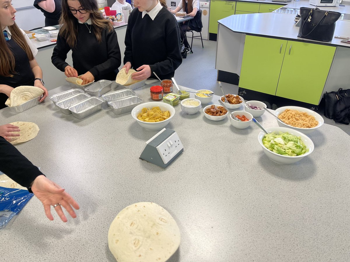 CalderheadHE's tweet photo. Taco’ bout a fiesta in a bowl! 🇲🇽🌮

Good Grub Club enjoying some taco bowls this Wednesday. These went down a treat amongst our regulars 😊 @CalderheadHS https://t.co/n2uMIoVdIl