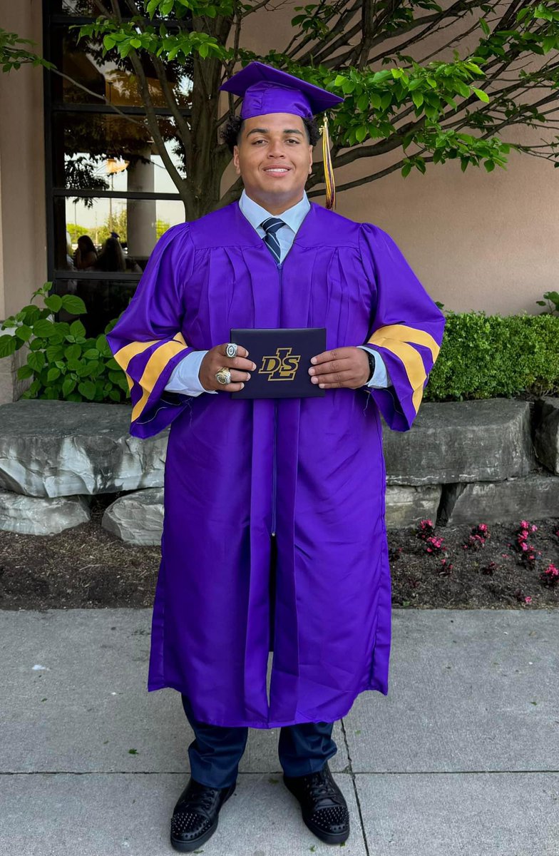 Great things come from hard work and perseverance. No excuses. Extremely proud of you son!! <a href="/ryanross53_/">Ryan Ross</a> 🎓💪🏼